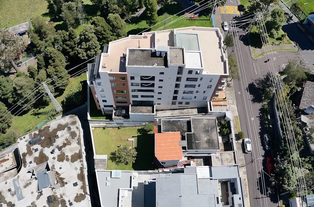 Terreno en Venta - Sector El Batán Alto - Quito Norte - Image 5