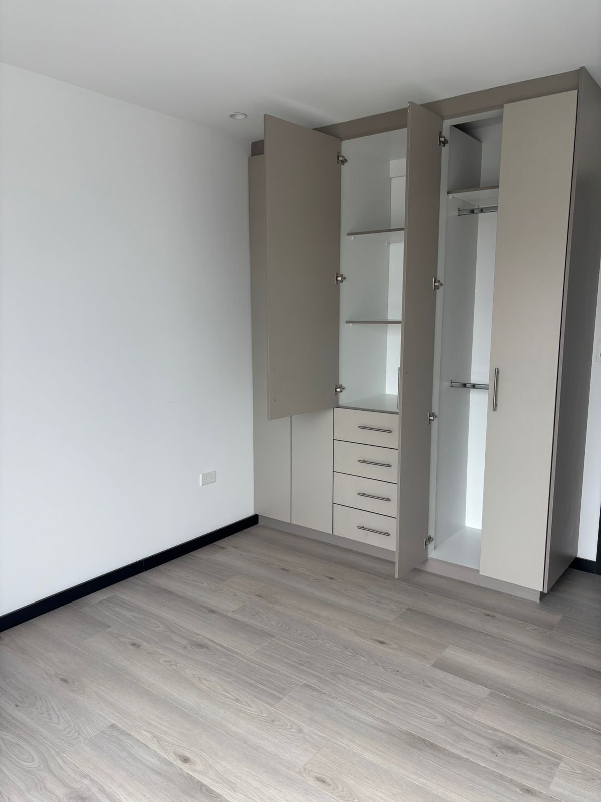 Departamento en venta Edificio Miraleste - Monteserrín - Quito Ecuador - Image 9